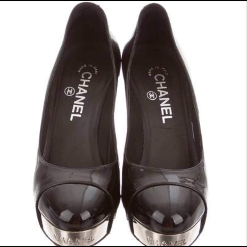 COPY - Chanel, black color with logo. Pre-owned.